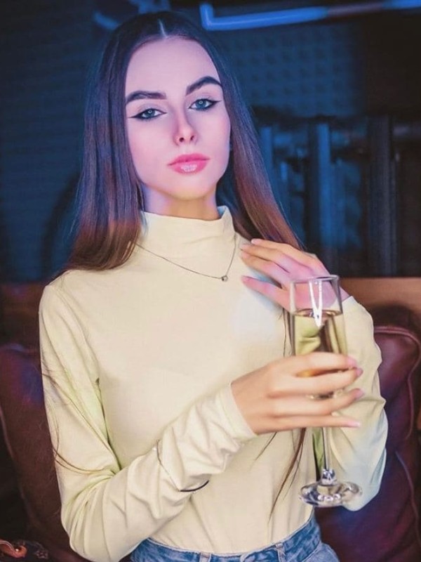 🎥 СВЕТА привлекательная девушка из Батайска цена от 5000 руб