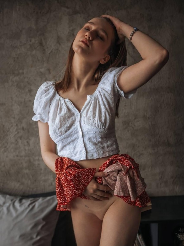 Аленочка привлекательная девушка из Батайска цена от 8000 руб